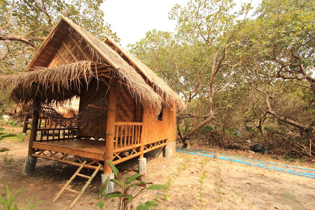 Chalee Tropicana Bungalow Koh Phayam Room photo